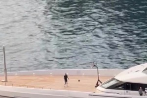 太豪华了，威少在私人游艇球场中训练！！