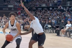 小卡中国行上演“死亡缠绕” 在他眼中这全是慢动作吧🥶